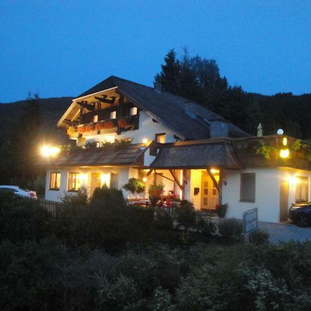 Hotel Pension Schwaiger Sankt Margarethen im Lungau Exterior foto