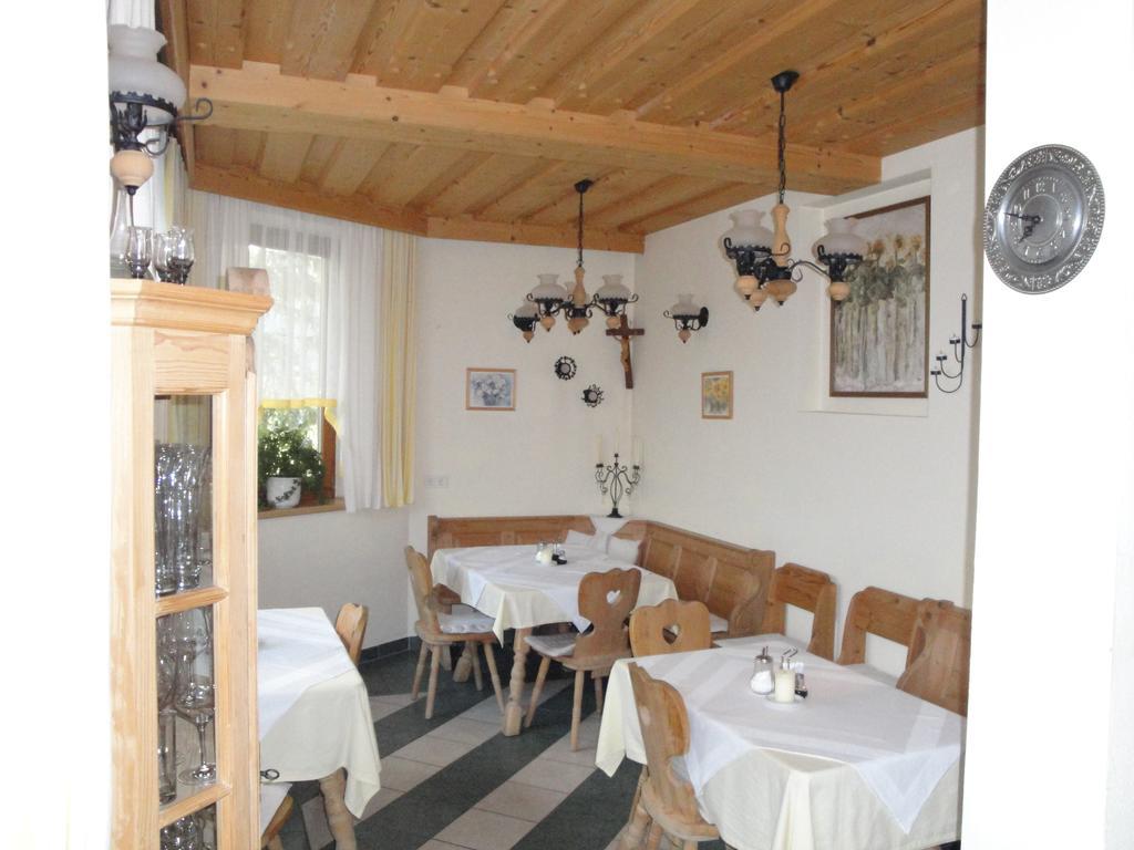Hotel Pension Schwaiger Sankt Margarethen im Lungau Exterior foto