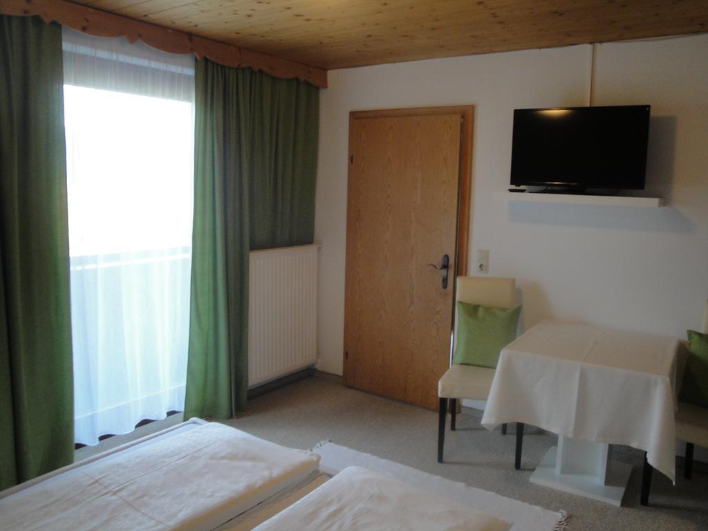Hotel Pension Schwaiger Sankt Margarethen im Lungau Exterior foto