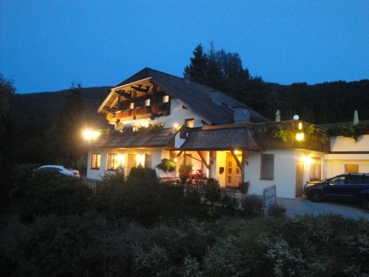 Hotel Pension Schwaiger Sankt Margarethen im Lungau Exterior foto